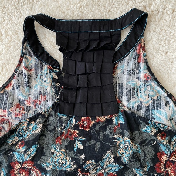 American Rag - sleeveless floral button up - Picture 8 of 9